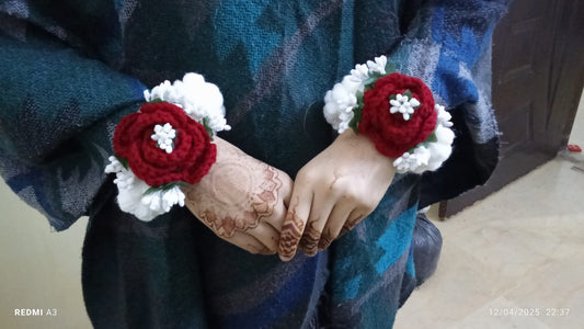 White floral bangle set
